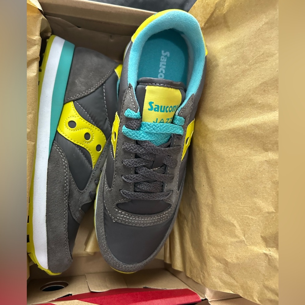 Saucony Women's Jazz Original Low Top Sneakers -Charcoal/Light Green Colorway